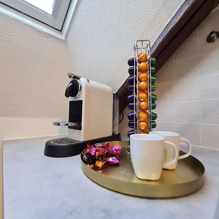 Charming Penthouse Near Center, 2-br, King Bed, Appartamento Stavanger